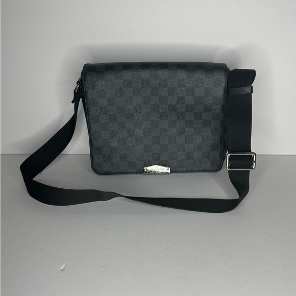 Louis Vuitton District PM - Picture 1 of 16